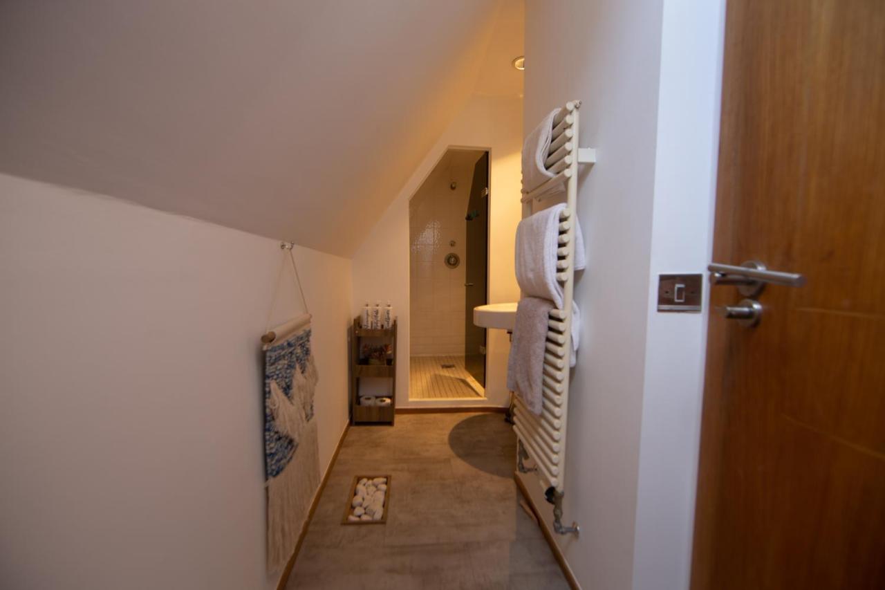 Unique 2 Bedroom Cottage In Fittie アバディーン エクステリア 写真